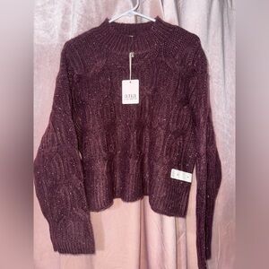 Women’s Sweater - M